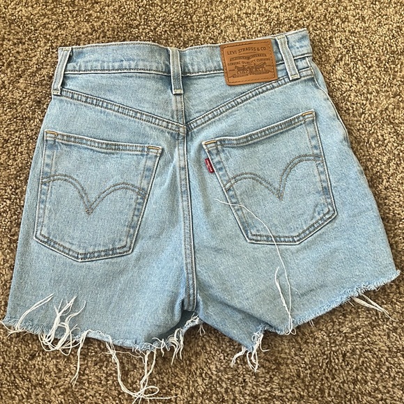 COPY - Levi’s shorts - Picture 2 of 2